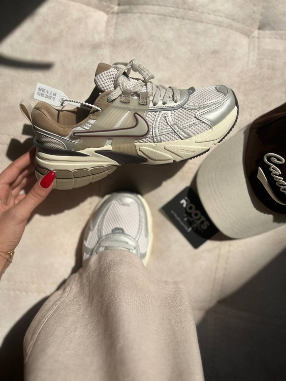 کتونی دخترانه نایک V2K قهواه ای