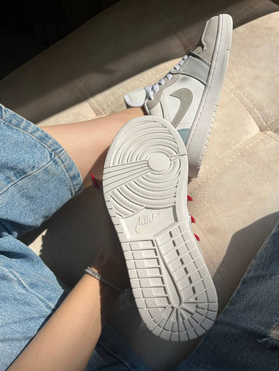 کتونی زنانه نایک جردن وارداتی سفید