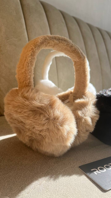 گوشگیر زمستانه ی پشمی رنگ کرم گرم و نرم