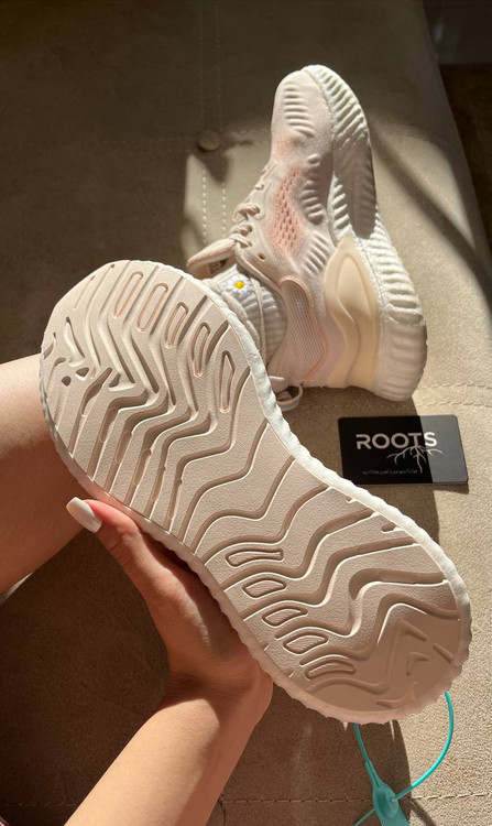 کتونی زنانه ادیداس تهویه دار