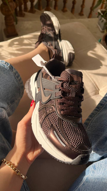 کتونی نایکی V2K ترند این روزها