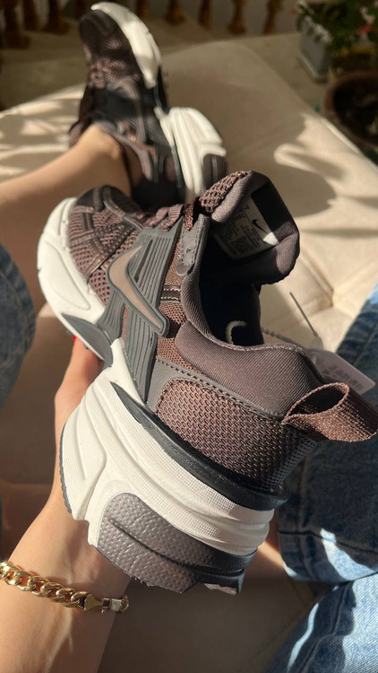 کتونی زنانه برند NIKE V2K رنگ موکا تیره