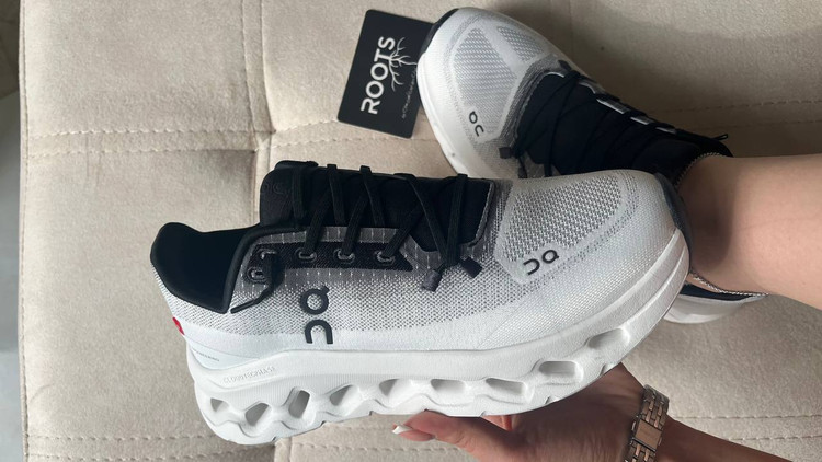 کتونی اورجینال زنانه برند QC با بند کشی