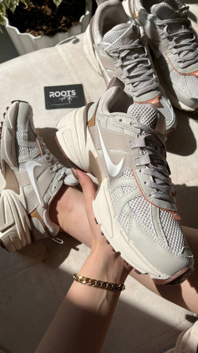 کتونی NIKE V2K کرم نسکافه ای