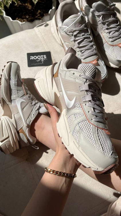 کتونی NIKE V2K کرم نسکافه ای