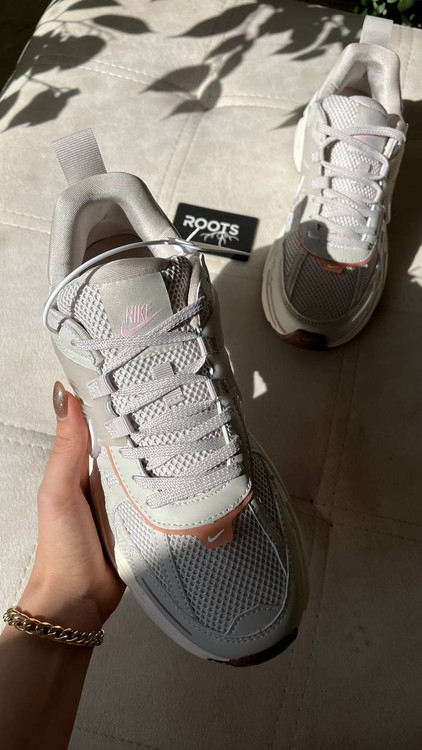 کتونی اسپرت NIKE V2K زنانه و مردانه رنگ کرم نسکافه ای